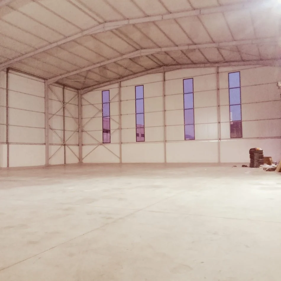 Tirane, jepet me qera ambjent biznesi Kati 0, 300 m² 2.500 € (autostrada tirane-durres)