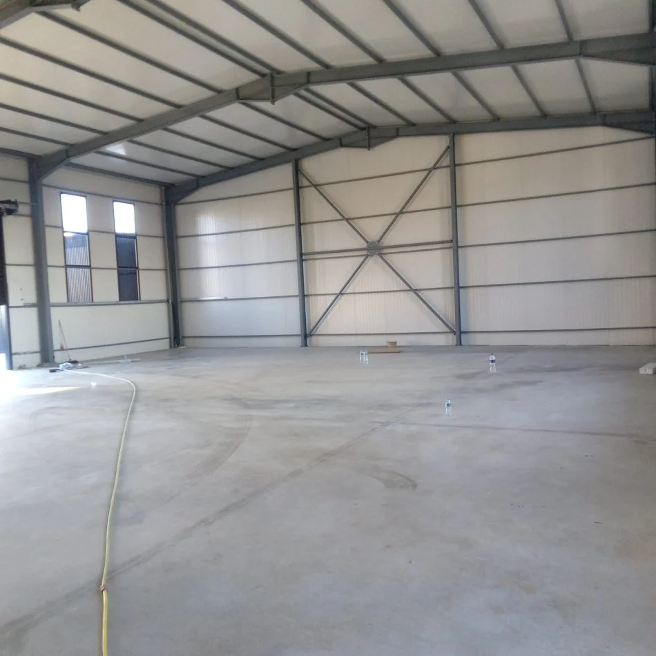 Tirane, jepet me qera ambjent biznesi Kati 0, 300 m² 2.500 € (autostrada tirane-durres)