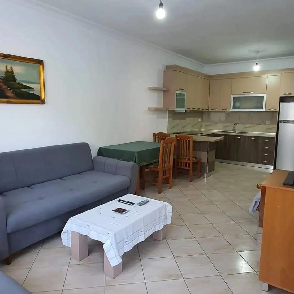 Vlore, jepet me qera apartament 1+1 Kati 1, 25.000 € (Cameria)