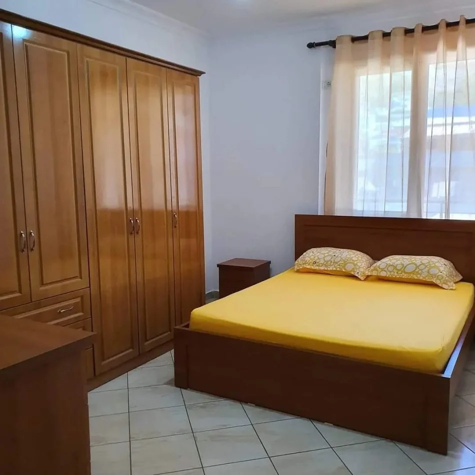 Vlore, jepet me qera apartament 1+1 Kati 1, 25.000 € (Cameria)