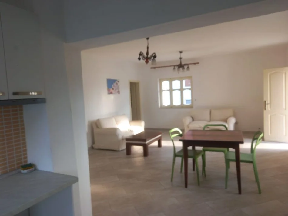 Tirane, jepet me qera Vile 3+1+Ballkon Kati 2, 100 m² 500 € (Rruga Bajram Allaraj)