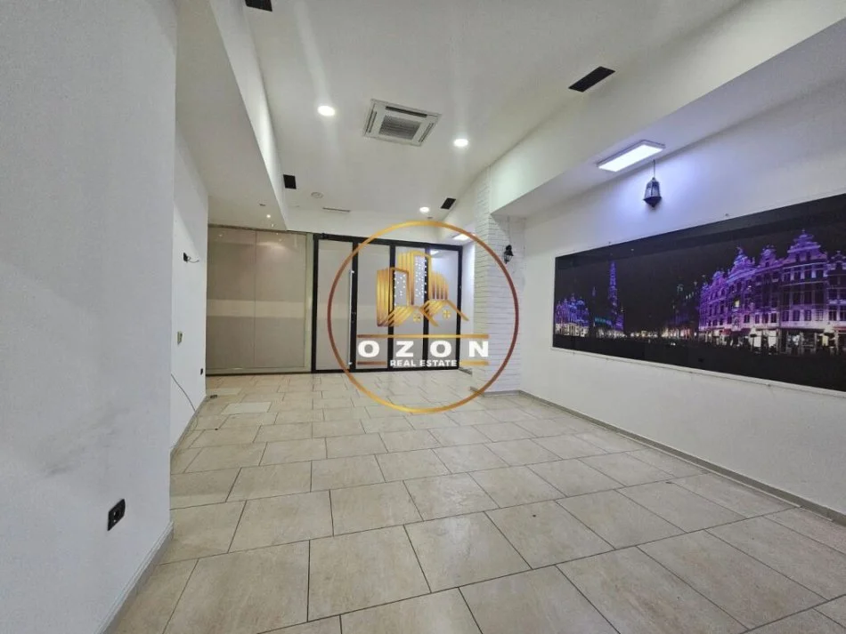 Ambient Biznesi me Qira tek Galeria 17 Nëntori!