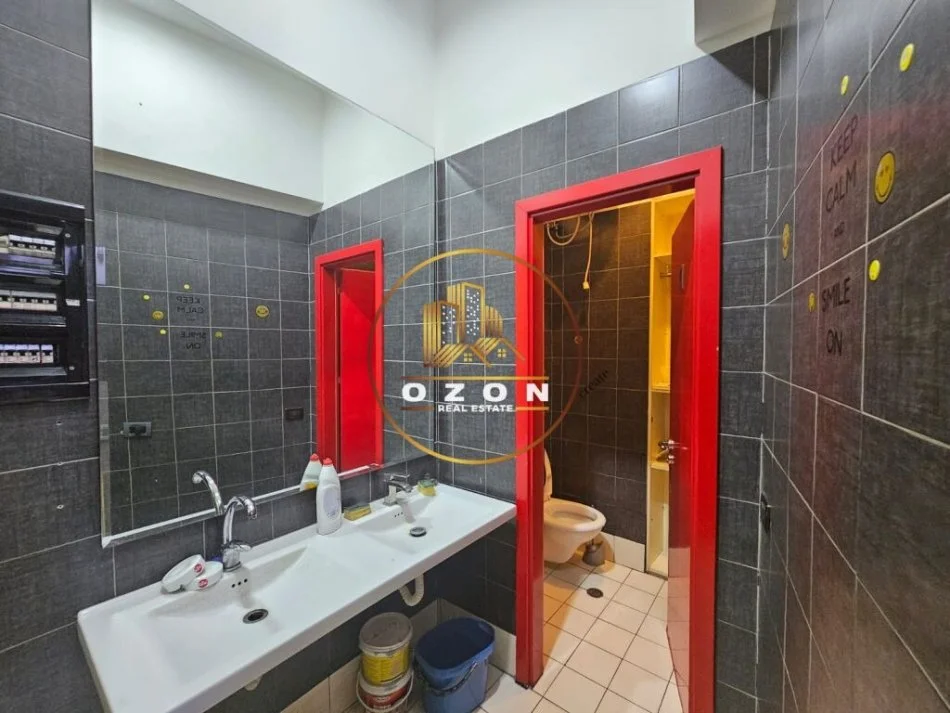 Ambient Biznesi me Qira tek Galeria 17 Nëntori!