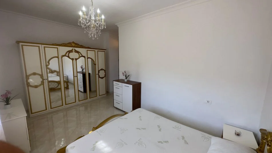 Tirane, jepet me qera apartament 3+1+Aneks+Ballkon Kati 4, 220 m² 600 € (Rruga Sadik Stavileci)