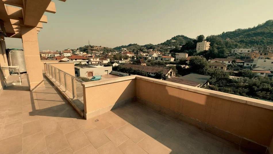 Tirane, jepet me qera apartament 3+1+Aneks+Ballkon Kati 4, 220 m² 600 € (Rruga Sadik Stavileci)