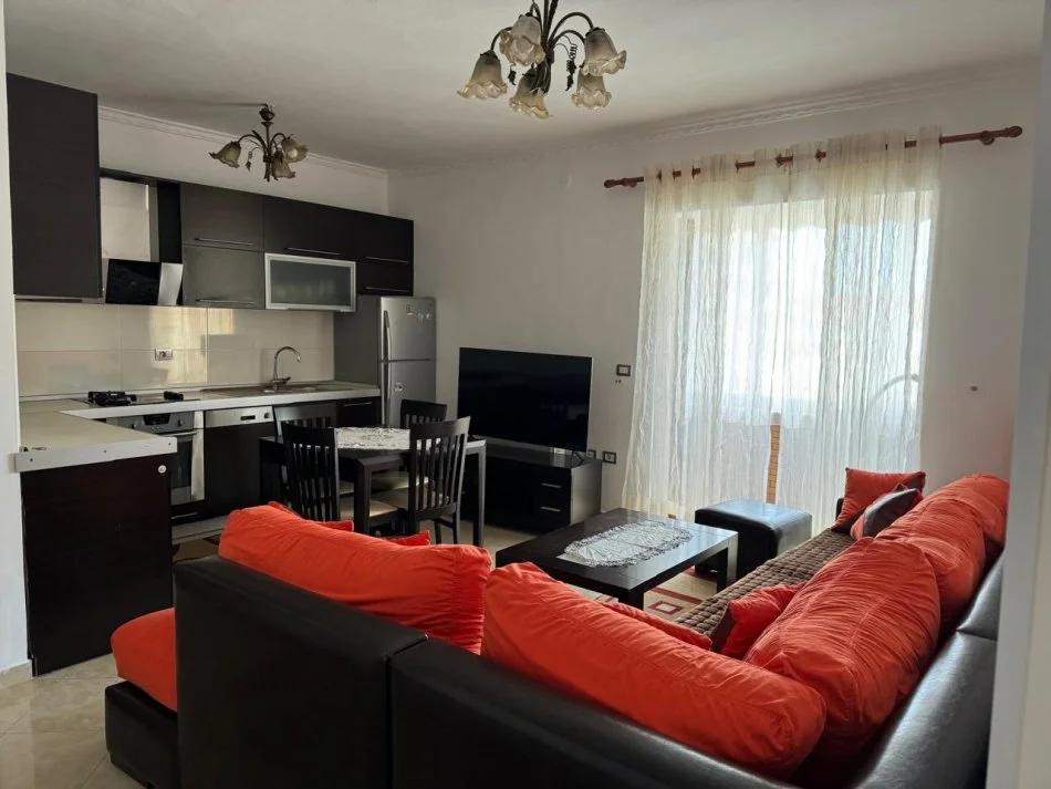 Tirane, jepet me qera apartament 3+1+Aneks+Ballkon Kati 4, 150 m² 600 € (Rruga Bardhyl)