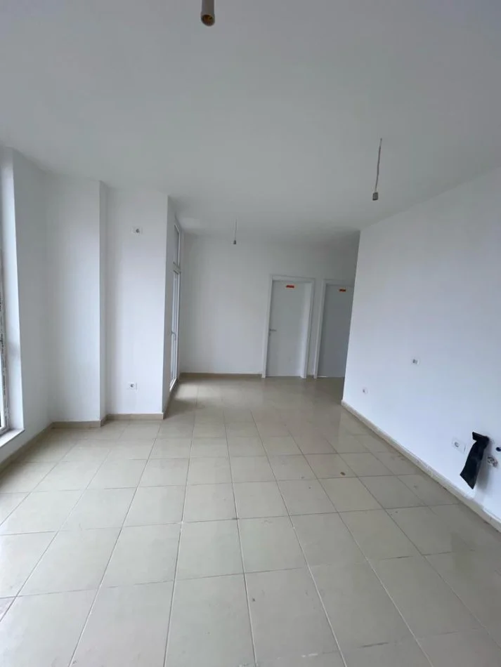 Tirane, jepet me qera apartament 2+1+Ballkon Kati 5, 90 m² 600 € (Bulevardi i Ri)