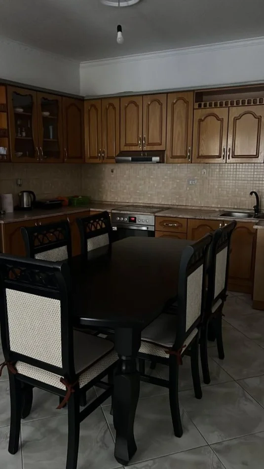 Tirane, jepet me qera apartament 2+1+Ballkon Kati 2, 110 m² 450 € (Astir)