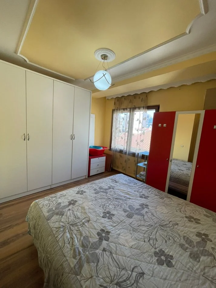 Tirane, jepet me qera apartament 2+1 Kati 4, 800 €