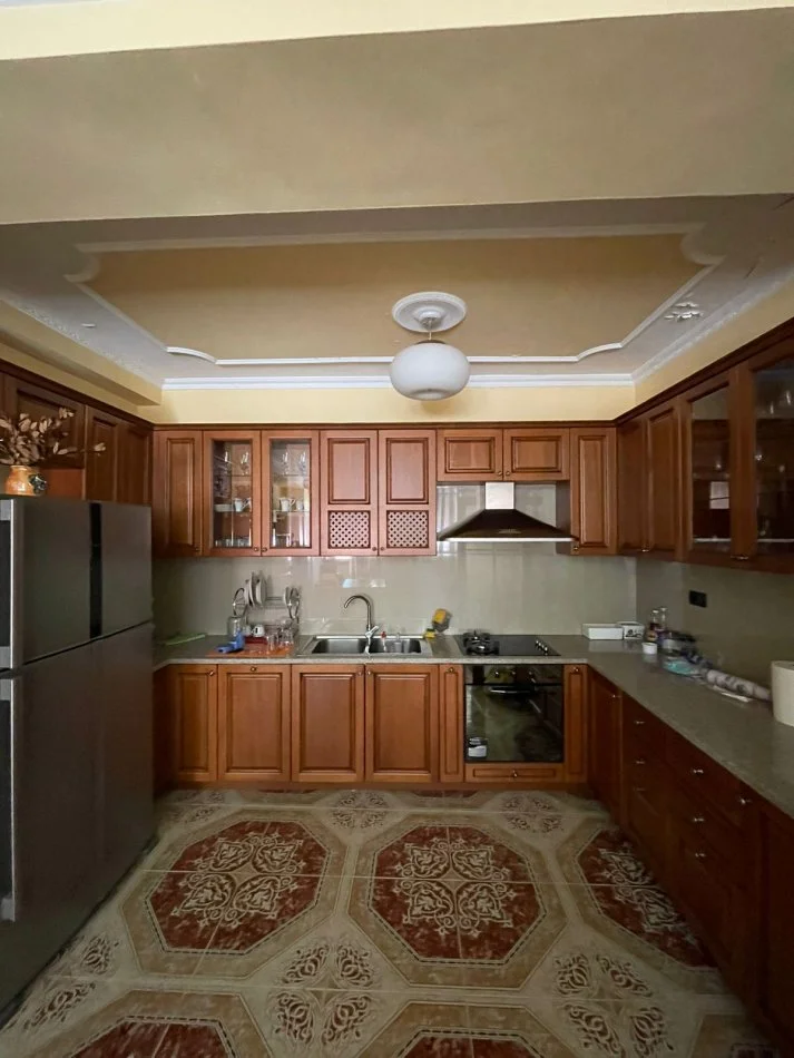 Tirane, jepet me qera apartament 2+1 Kati 4, 800 €