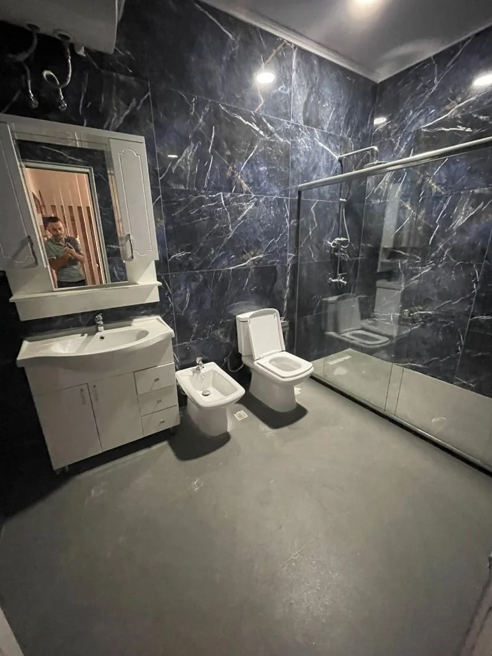 Tirane, jepet me qera ambjent biznesi Kati 3, 90 m² 1.000 € 