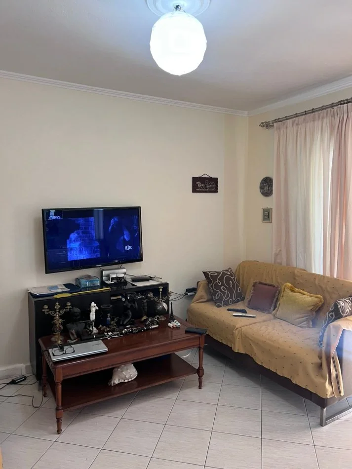 Tirane, shitet apartament 1+1+Ballkon Kati 5, 50 m² 80.000 € (Porcelan)