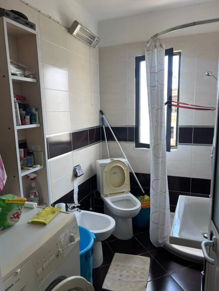 Tirane, shitet apartament 1+1+Ballkon Kati 5, 50 m² 80.000 € (Porcelan)
