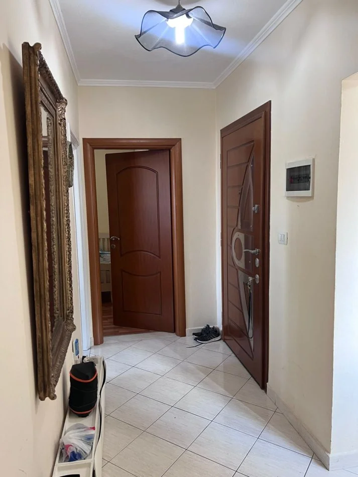 Tirane, shitet apartament 1+1+Ballkon Kati 5, 50 m² 80.000 € (Porcelan)
