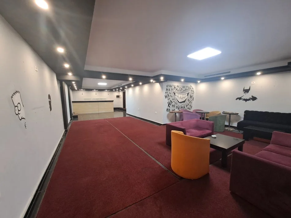 Tirane, Dyqan me qera Kati -1, 150 m² 800 € (5 Maj)