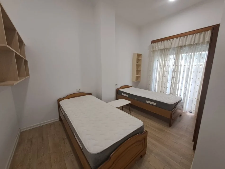 Tirane, Apartament 2+1 me qira Kati -1, 135 m² 750 € (Liqeni Thate)