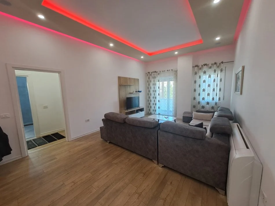 Tirane, Apartament 2+1 me qira Kati -1, 135 m² 750 € (Liqeni Thate)