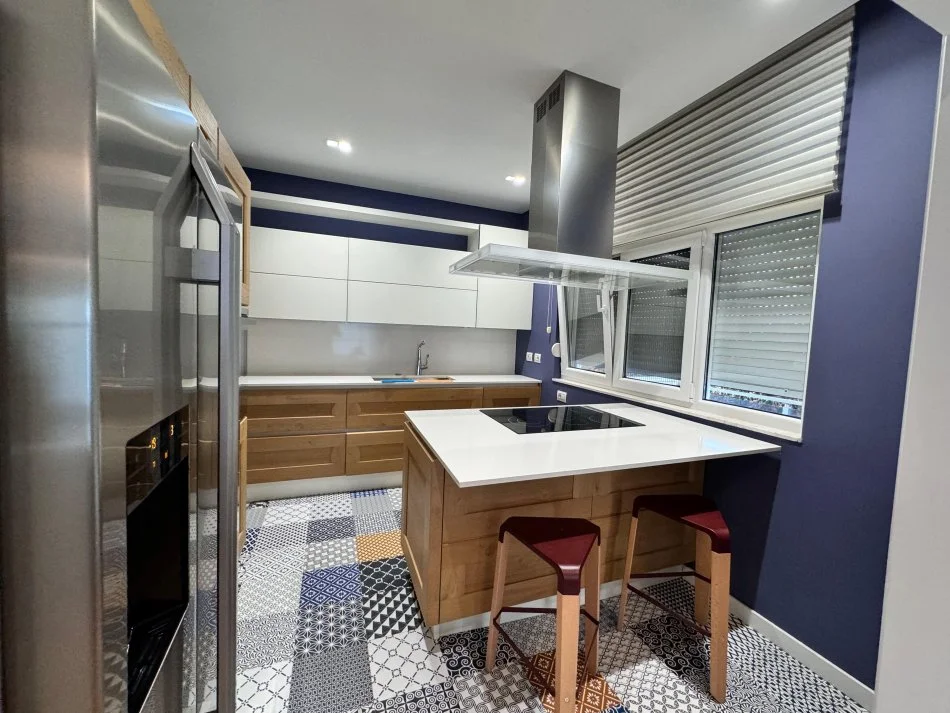 Durres, shitet Vile 4+1 Kati 1, 278 m² 980.000 € (Gjiri i Lalzit)