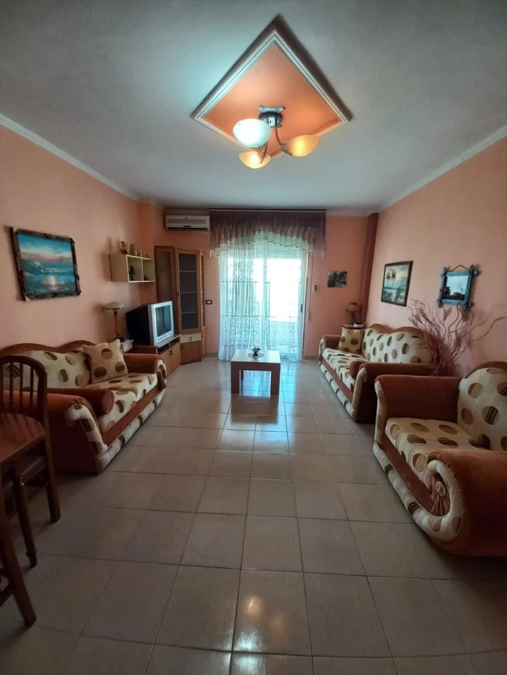 Durres, jepet me qera apartament 1+1 Kati 6, 300 € (Plazh Iiria, Durres)