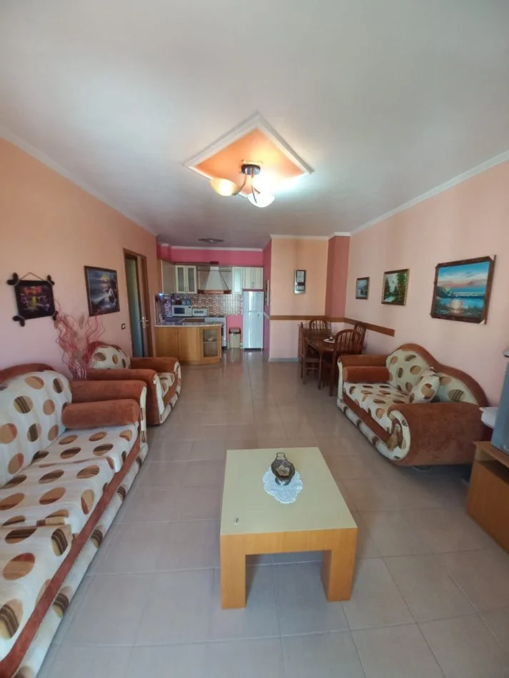Durres, jepet me qera apartament 1+1 Kati 6, 300 € (Plazh Iiria, Durres)