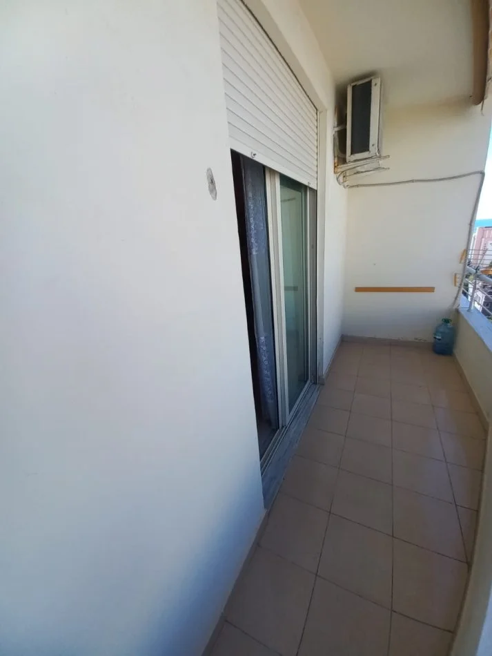 Durres, jepet me qera apartament 1+1 Kati 6, 300 € (Plazh Iiria, Durres)