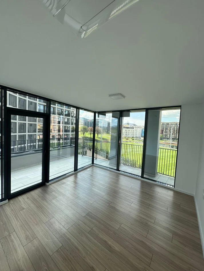 Tirane, jepet me qera zyre Kati 4, 200 m² 1.500 € (Rruga e Kosovareve)