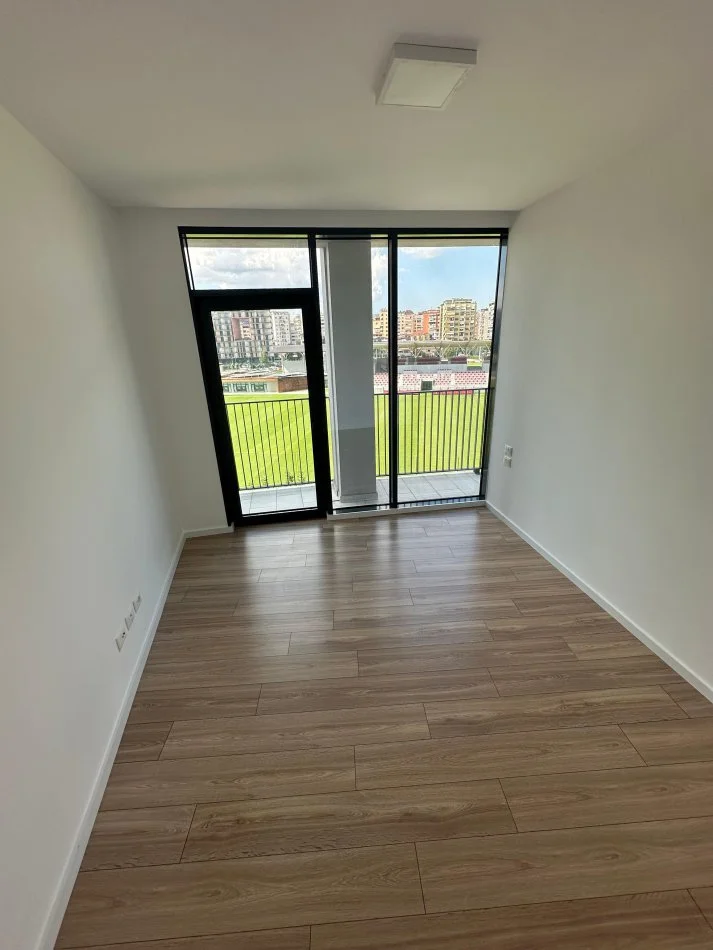 Tirane, jepet me qera zyre Kati 4, 200 m² 1.500 € (Rruga e Kosovareve)