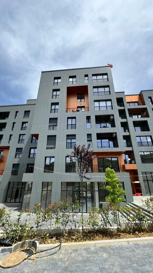 Tirane, shitet ambjent biznesi Kati 0, 164 m² (Rruga Sabaudin Gabrani, Selitë, pranë Mobileri Shaga)