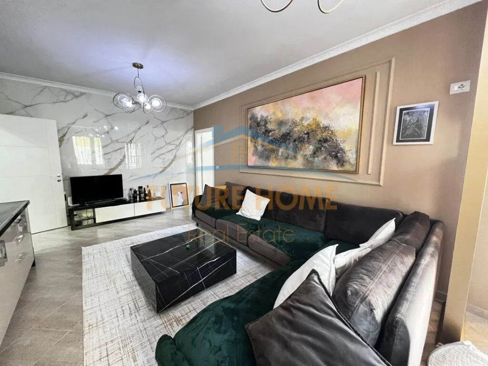 Tirane, jepet me qera apartament 2+1+Ballkon Kati 4, 88 m² 700 € (Rruga Rrapo Hekali)