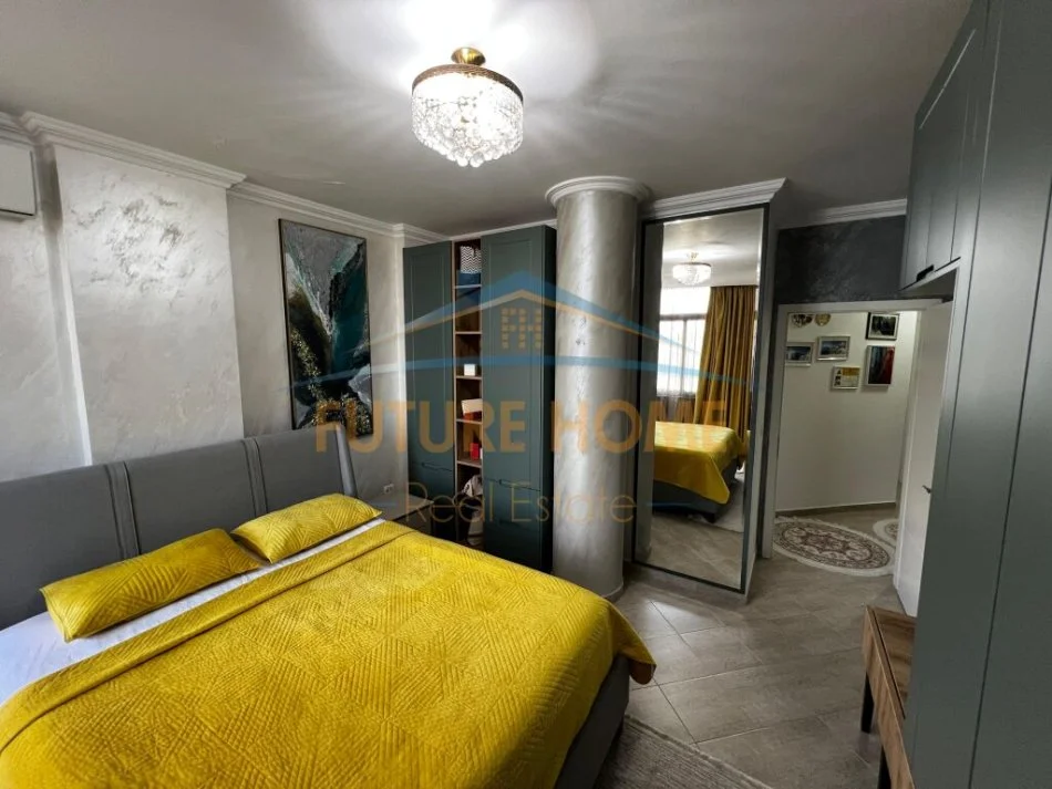 Tirane, jepet me qera apartament 2+1+Ballkon Kati 4, 88 m² 700 € (Rruga Rrapo Hekali)