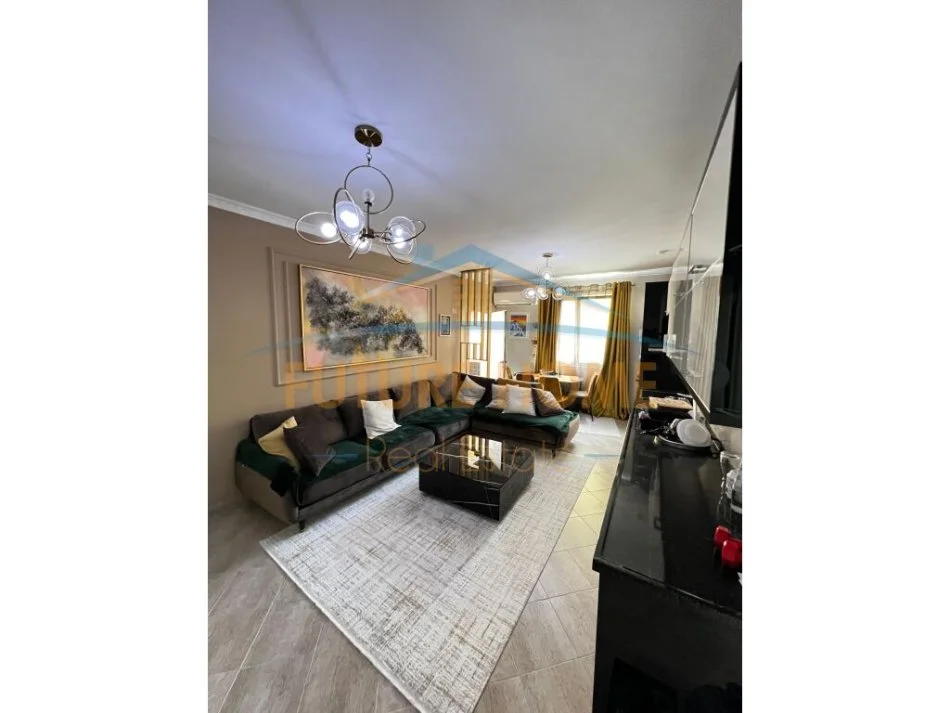 Tirane, jepet me qera apartament 2+1+Ballkon Kati 4, 88 m² 700 € (Rruga Rrapo Hekali)