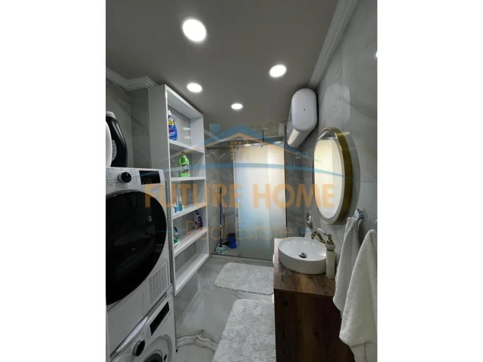 Tirane, jepet me qera apartament 2+1+Ballkon Kati 4, 88 m² 700 € (Rruga Rrapo Hekali)