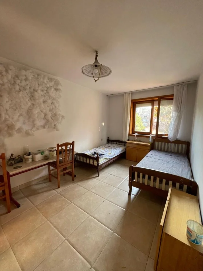 Tirane, jepet me qera apartament 3+1 Kati 3, 100 m² 600 € (Ministria e Drejtesis)
