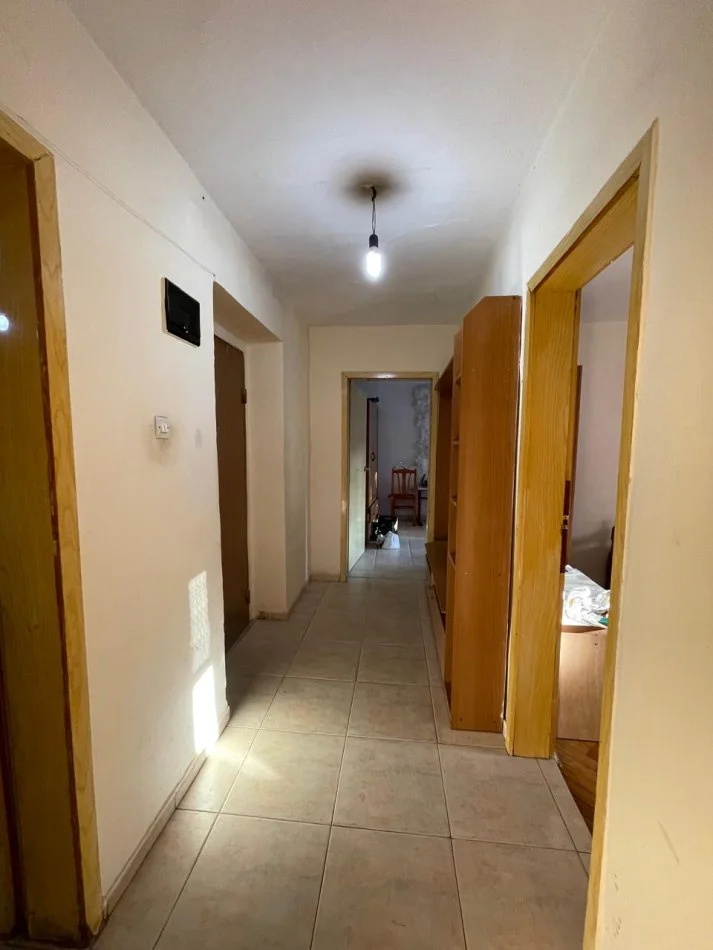 Tirane, jepet me qera apartament 3+1 Kati 3, 100 m² 600 € (Ministria e Drejtesis)
