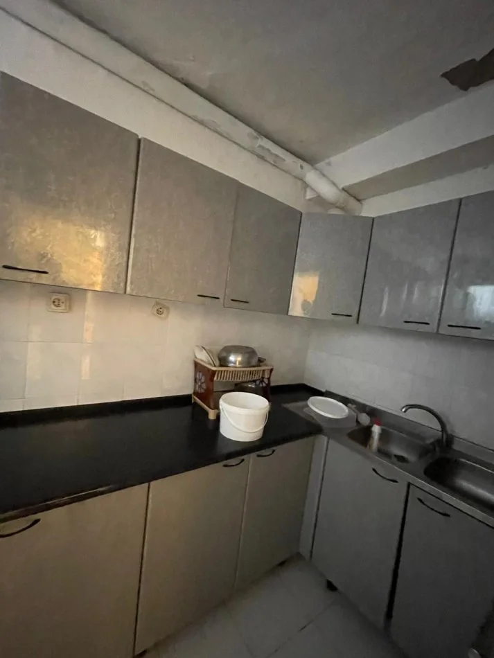 Tirane, jepet me qera apartament 3+1 Kati 3, 100 m² 600 € (Ministria e Drejtesis)