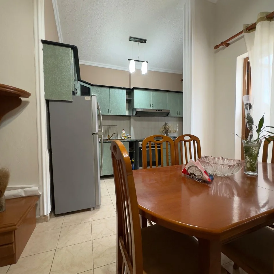 Tirane, Apartament 2+1  me qira Kati 5, 130 m² 600 € (Demir Zyko)