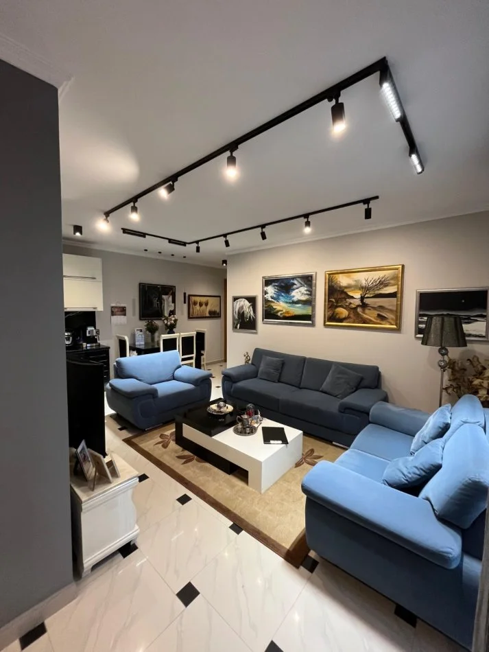 Tirane, shitet apartament 2+1+Ballkon Kati 6, 93 m² 186.000 € (Rruga e Durresit)