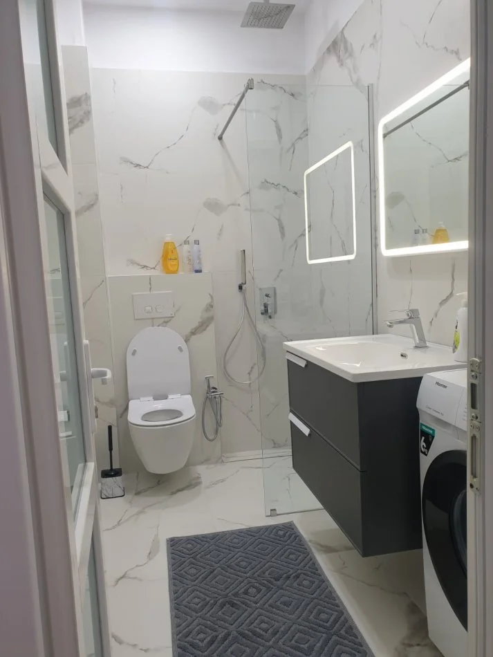 Vlore, jepet me qera apartament 1+1 Kati 7, 50 m² 300 € (Uje i Ftohte) RV44720