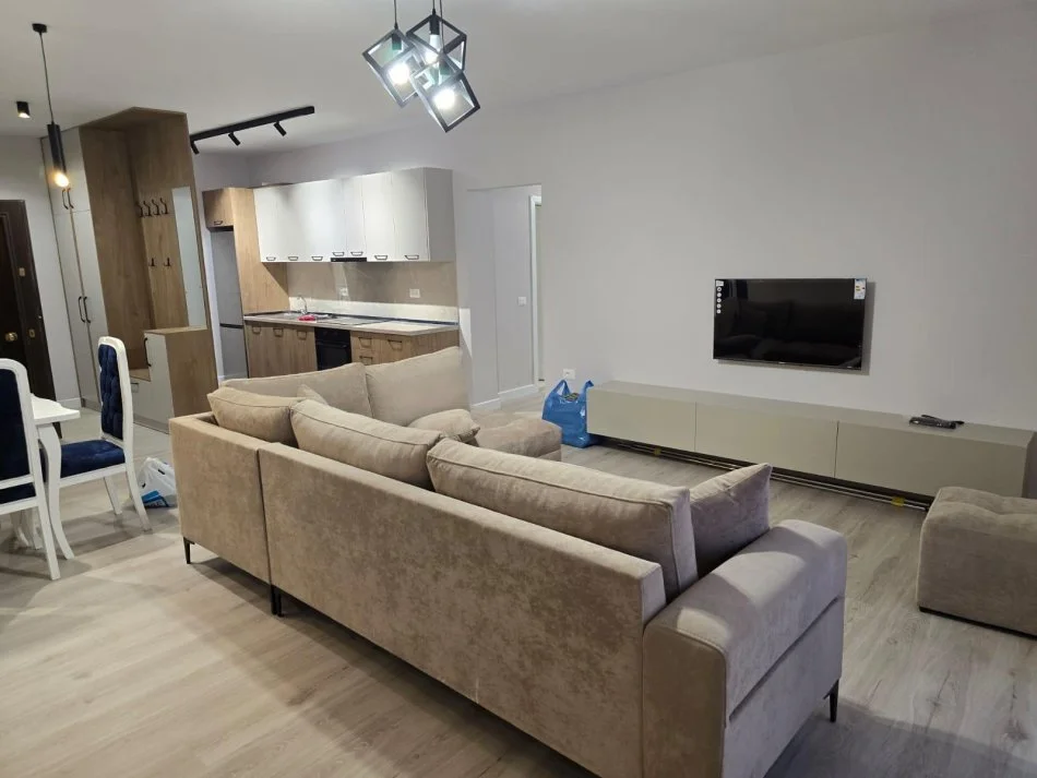 Tirane, jepet me qera apartament 2+1+Ballkon Kati 4, 100 m² 500 € (Fresk)