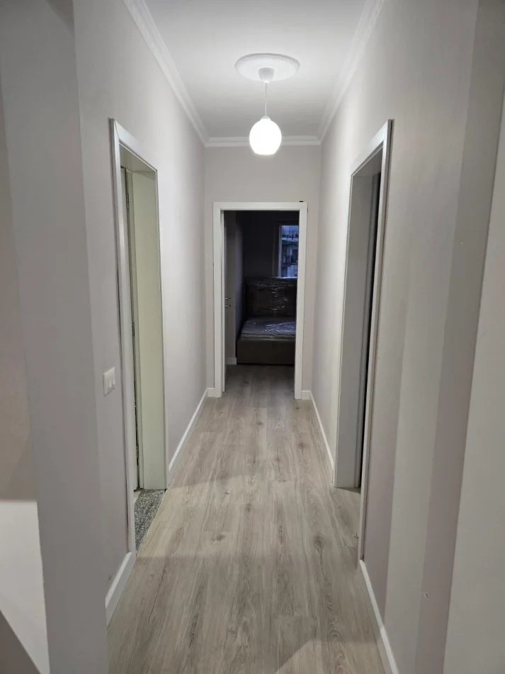 Tirane, jepet me qera apartament 2+1+Ballkon Kati 4, 100 m² 500 € (Fresk)