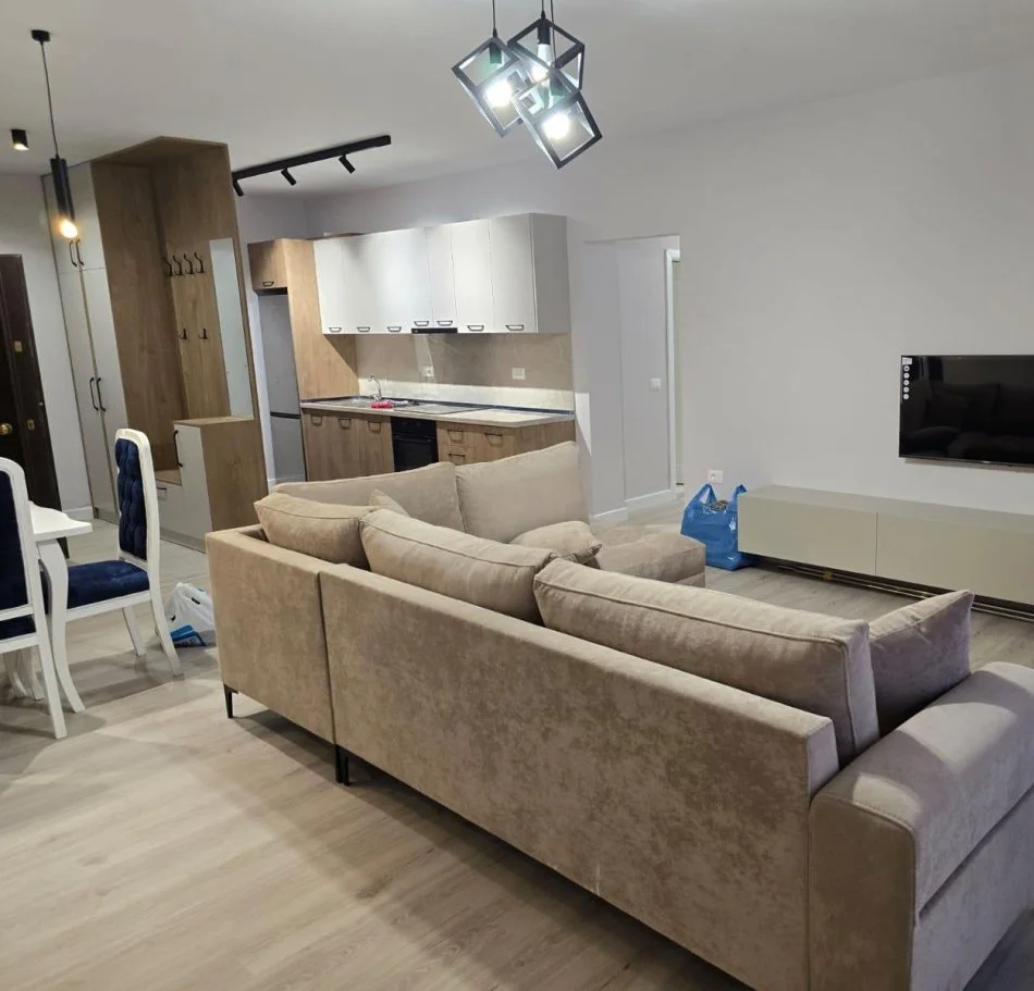 Tirane, jepet me qera apartament 2+1+Ballkon Kati 4, 100 m² 500 € (Fresk)