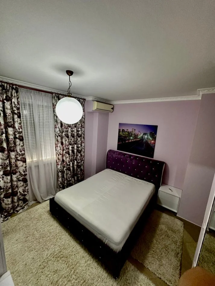 Tirane, jepet me qera apartament 2+1+Ballkon Kati 8, 120 m² 550 € (astir)