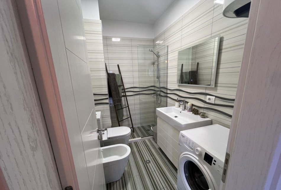 Tirane, jepet me qera apartament 2+1 Kati 5, 100 m² 700 € (Kopshti Zoologjik)