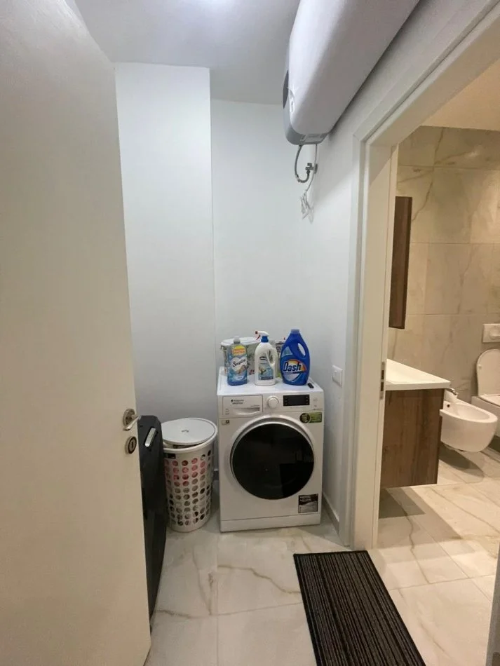 Tirane, jepet me qera apartament 2+1 Kati 4,80 m² 750 € (Selvia)