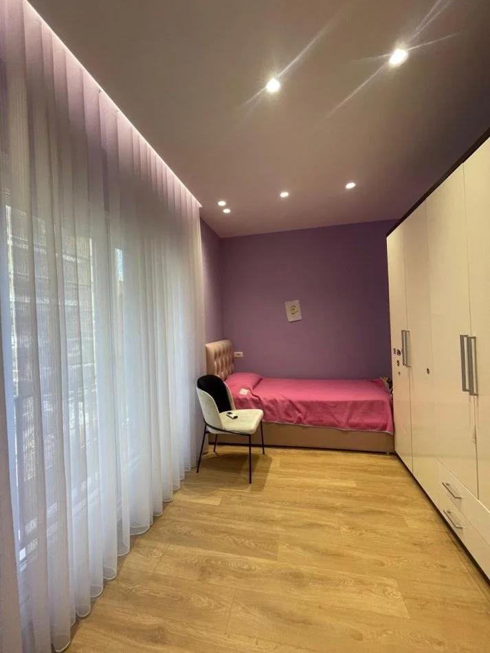 Tirane, jepet me qera apartament 2+1 Kati 4,80 m² 750 € (Selvia)