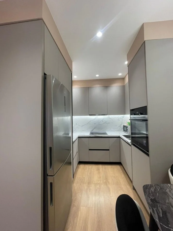 Tirane, jepet me qera apartament 2+1 Kati 4,80 m² 750 € (Selvia)
