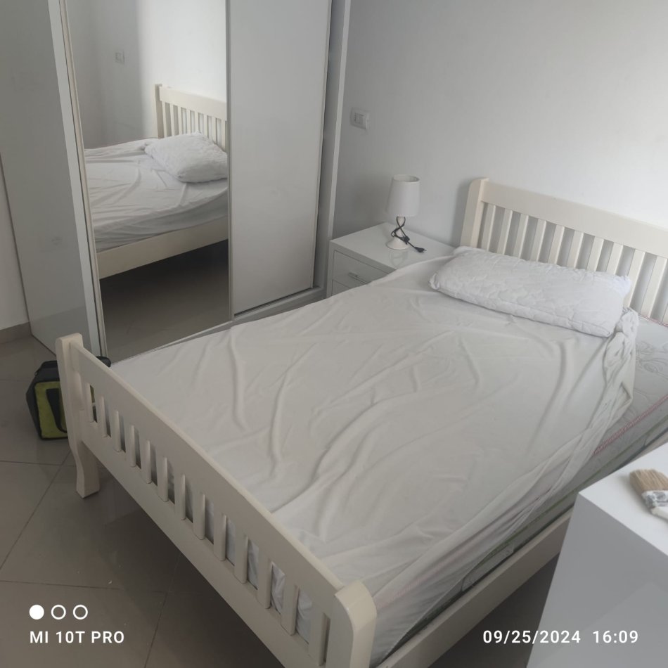 Tirane, jepet me qera apartament 2+1+Aneks+Ballkon Kati 3, 64 m² 600 € (Pallatet Agimi)