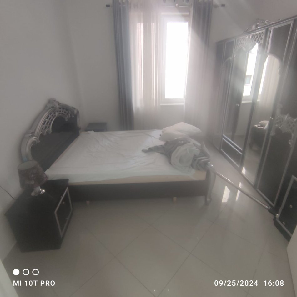 Tirane, jepet me qera apartament 2+1+Aneks+Ballkon Kati 3, 64 m² 600 € (Pallatet Agimi)