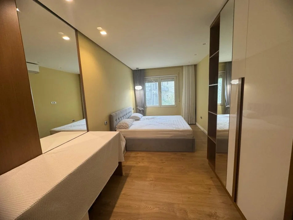 Tirane, shitet apartament 2+1+Ballkon Kati 2, 102 m² 140.000 € (Rruga Dalip Topi , Fresk)