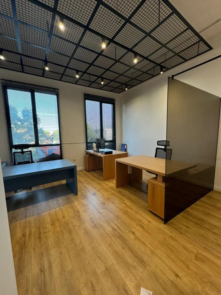 Tirane, jepet me qera Kati 1, 42 m² 500 € (Rruga Kongresi Manastirit , Kompleksi ASL , Oxhaku)